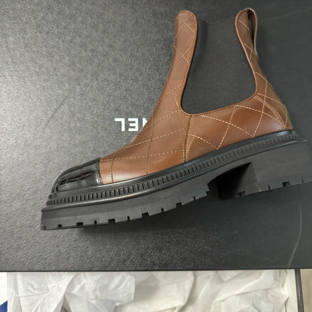 Chanel ankle boots NWT stylish color and shiny fronts - Picture 10 of 14